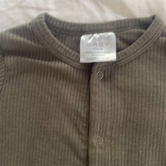 Mebie forest green onesie, 6-12 months - Picture 2 of 3